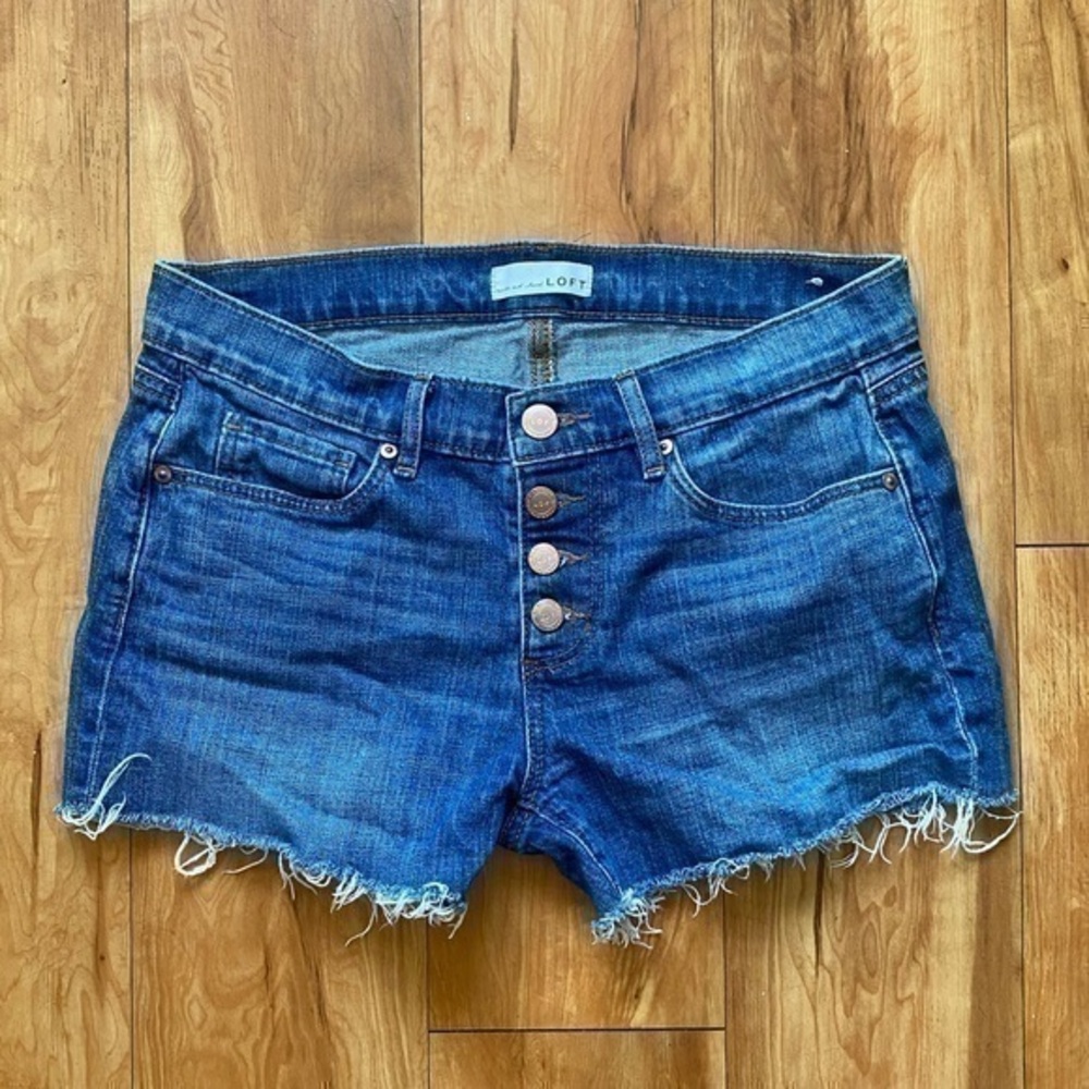 Ann Taylor LOFT Demin Short sz 27 / 4
